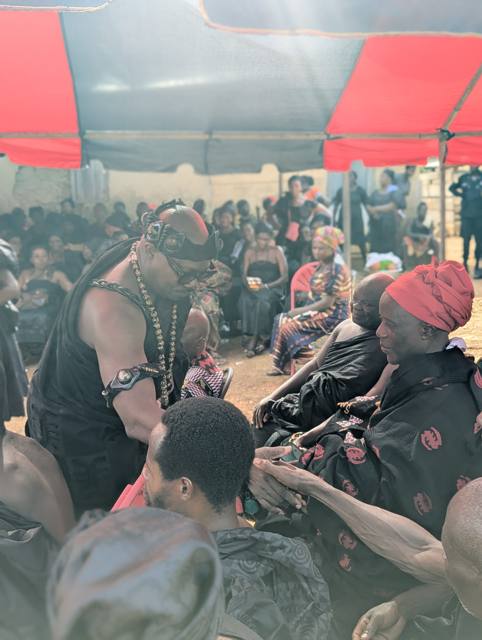 Togbe Adze II exchanging a greeting with Togbe Boesi III, the Mankrado of Fodome Amele.